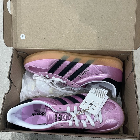 NWT! ADIDAS GAZELLE SNEAKERS - Picture 1 of 3